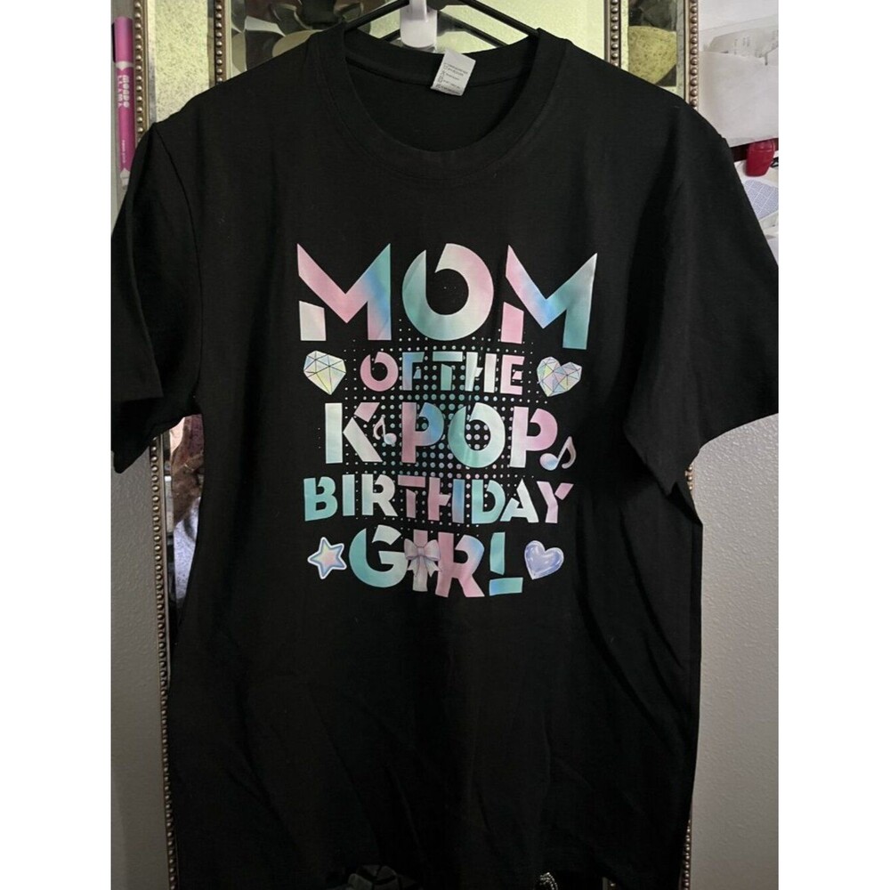 Mom of the K-Pop Birthday Girl Shirt Size M and Demon Hunters Balloon Decor Kit